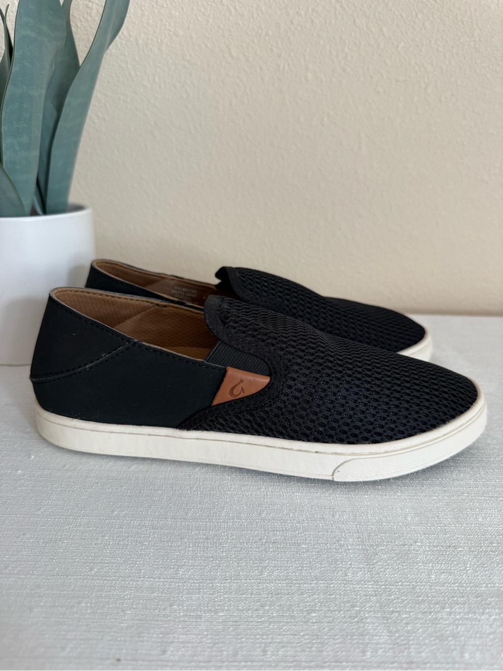 Olukai Pehuea Black Mesh Slip-On Casual Sneakers